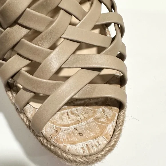 🌺CHRISTIAN LOUBOUTIN🌺 Tramontagne Red Sole Wedge
Sandal Beige Size:38 - Picture 7 of 14